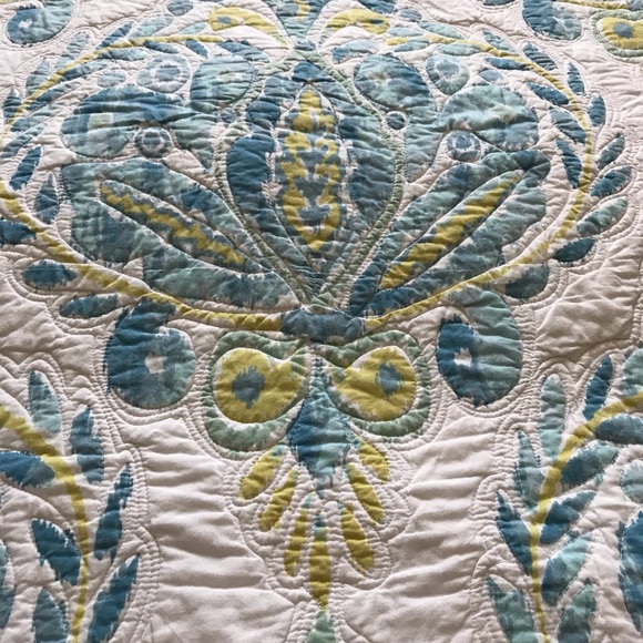 Quilted Bed Cover Spread - Picture 7 of 13